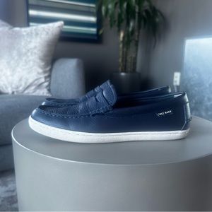 Cole Haan Weekender SZ 8.5, NAVY. Awesome condition!